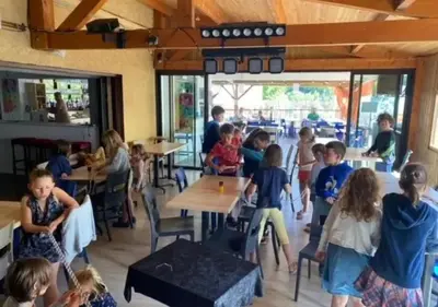 Clients de l'établissement ZEcamping 4 étoiles animaux acceptés tennis piscine couverte