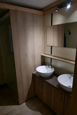 Salle de bains dans l'établissement ZEcamping 4 étoiles animaux acceptés tennis piscine couverte