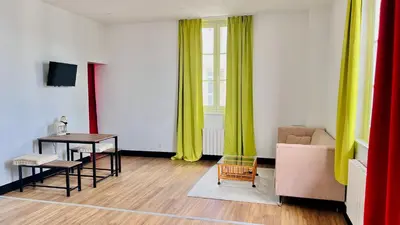 Télévision ou salle de divertissement dans l'établissement Hôtel de la paix