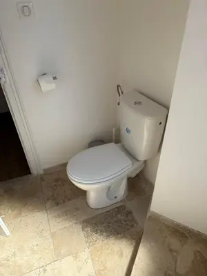 Salle de bains dans l'établissement Hôtel de la paix