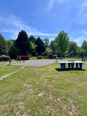 Jardin de l'établissement Chalet de 4 pers - Lac de Miel à 500m - Beynat - Parking Piscine
