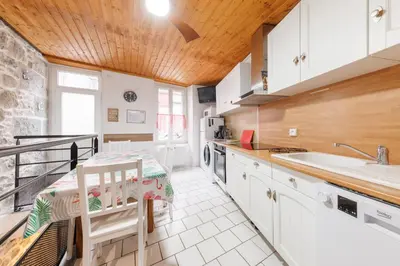 Cuisine ou kitchenette dans l'établissement Les Petits Loups - Proche Station de Ski