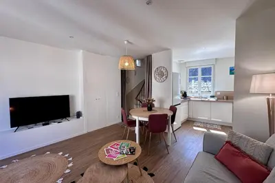 Télévision ou salle de divertissement dans l'établissement Casa Majour - Duplex coeur de ville - T2 - Climatisé