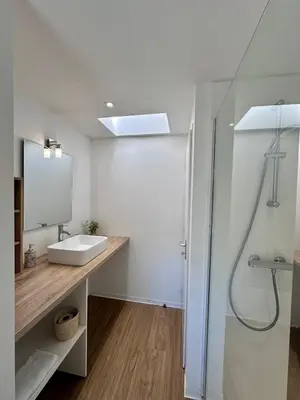 Salle de bains dans l'établissement Casa Majour - Duplex coeur de ville - T2 - Climatisé
