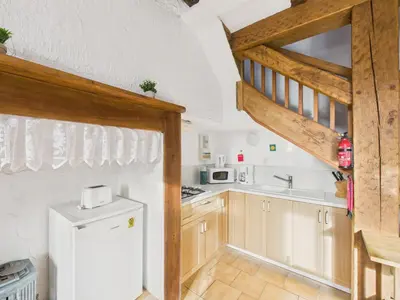 Cuisine ou kitchenette dans l'établissement Gîte mitoyen - piscine commune - 4 personnes