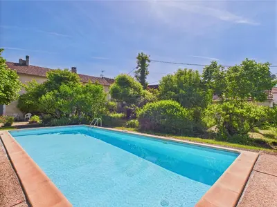 Piscine de l'établissement Piscine et domaine arboré partagés - maison pour 4 ou située à proximité