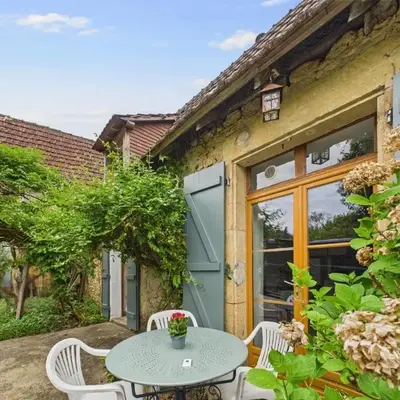 Piscine et domaine arboré partagés - maison pour 4