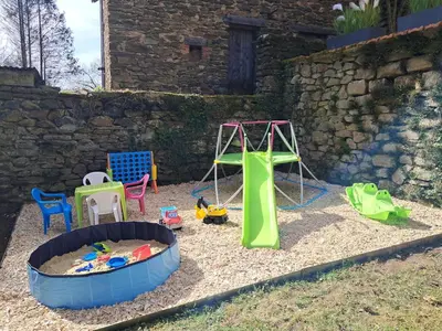 Aire de jeux pour enfants de l'établissement Le chant de l'eau