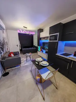 Télévision ou salle de divertissement dans l'établissement - Aux Bulles 2 - Suite & SPA - By Skyline Résidence