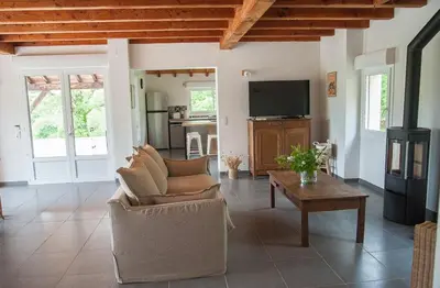 Télévision ou salle de divertissement dans l'établissement Gîte du Causse Loubressac