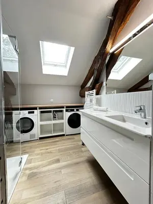 Plan de l'établissement Les Ecuries, sur un domaine châtelain