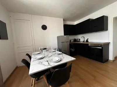 Cuisine ou kitchenette dans l'établissement Le Quartier des Saveurs, proche des Halles Carnot