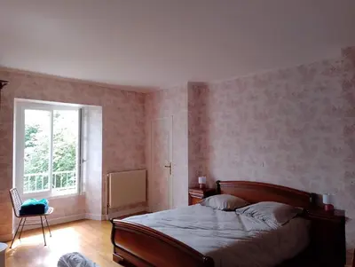 Un ou plusieurs lits dans un hébergement de l'établissement Charmante maison de centre bourg avec jardin