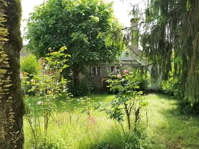 Jardin de l'établissement Charmante maison de centre bourg avec jardin