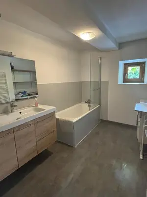 Salle de bains dans l'établissement La Maison du Ruisseau