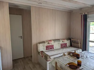 Un ou plusieurs lits dans un hébergement de l'établissement Mobil-home moderne dans la nature d'Auvergne - FR-1-814-134