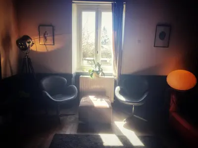 Coin salon dans l'établissement Vakantiehuis in groene oasis