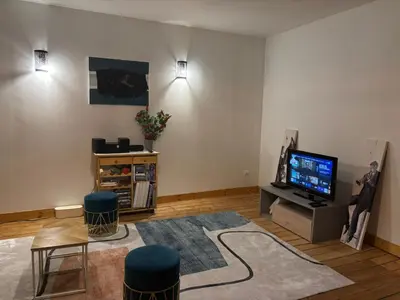 Télévision ou salle de divertissement dans l'établissement Le Duplex de la mairie