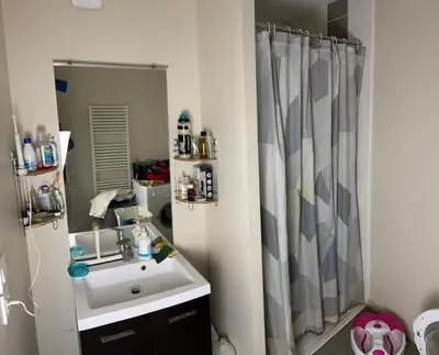Salle de bains dans l'établissement Chambre lumineuse Au calme avec place de parking privé