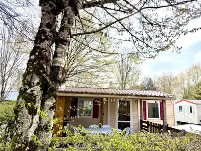 Jardin de l'établissement Mobilhome au bord du lac
