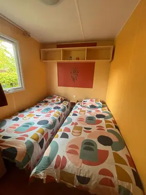 Un ou plusieurs lits dans un hébergement de l'établissement Mobilhome au bord du lac