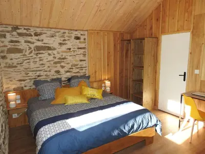 Un ou plusieurs lits dans un hébergement de l'établissement Chambre d'hôtes de charme Pierres anciennes, confort et nature 2