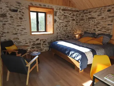 Un ou plusieurs lits dans un hébergement de l'établissement Chambre d'hôtes de charme Pierres anciennes, confort et nature 2