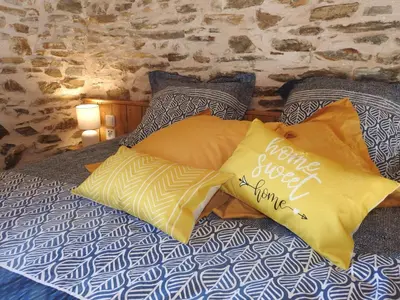 Un ou plusieurs lits dans un hébergement de l'établissement Chambre d'hôtes de charme Pierres anciennes, confort et nature 2