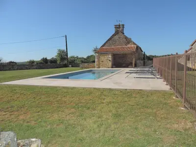 Piscine de l'établissement Maison de charme avec Piscine en Périgord ou située à proximité