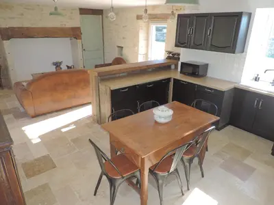 Cuisine ou kitchenette dans l'établissement Maison de charme avec Piscine en Périgord