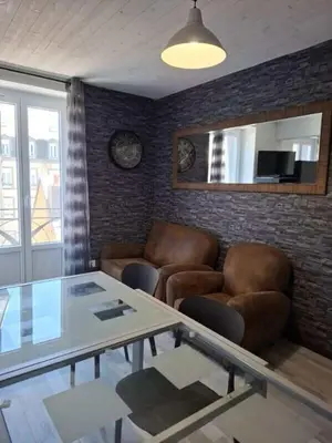 Coin salon dans l'établissement le nid des choups esprit loft 50 m2