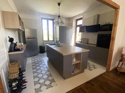 Cuisine ou kitchenette dans l'établissement Maison de famille en Haute Corrèze