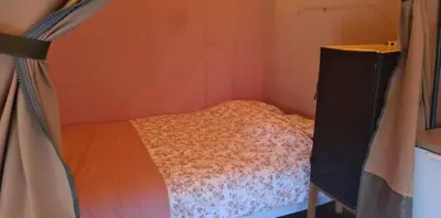 Un ou plusieurs lits dans un hébergement de l'établissement Tente lodge la perche