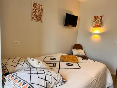 Un ou plusieurs lits dans un hébergement de l'établissement Villa Le Régis, des moments simples et vrais