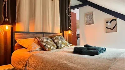 Un ou plusieurs lits dans un hébergement de l'établissement Villa Le Régis, des moments simples et vrais