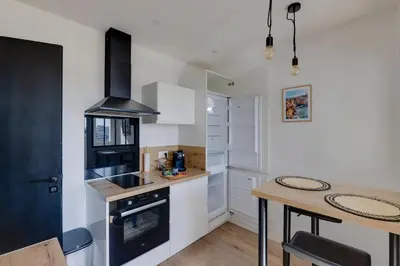 Cuisine ou kitchenette dans l'établissement Le sud cosy- centre -proche gare