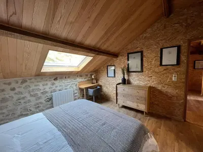 Un ou plusieurs lits dans un hébergement de l'établissement Très beau gîte à proximité du Lac de Vassivière