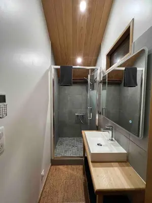 Salle de bains dans l'établissement Très beau gîte à proximité du Lac de Vassivière