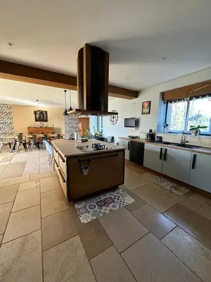 Cuisine ou kitchenette dans l'établissement Villa Belle Pierre en Corrèze
