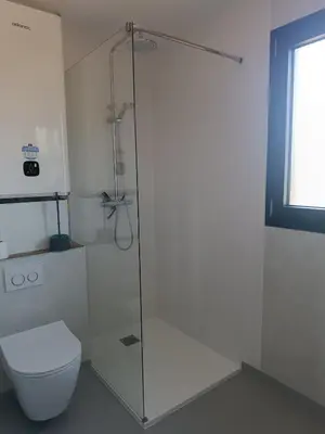 Salle de bains dans l'établissement Maison studio de jardin
