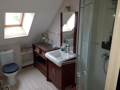 Salle de bains dans l'établissement Gîte L'establou Lissacoise