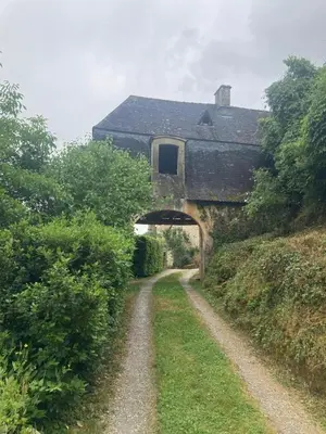 Jardin de l'établissement Gîte L'establou Lissacoise
