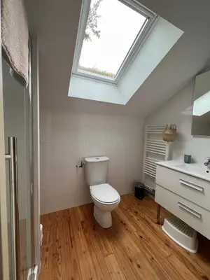 Salle de bains dans l'établissement Lac de Vassivière Petite maison à proximité