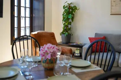Coin salon dans l'établissement T3 cœur de ville avec climatisation