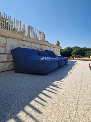 Coin salon dans l'établissement La Grange du Peuch, 10 personnes