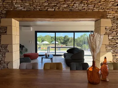 Coin salon dans l'établissement La Grange du Peuch, 10 personnes