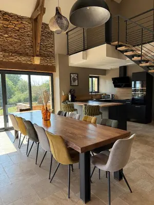 Cuisine ou kitchenette dans l'établissement La Grange du Peuch, 10 personnes