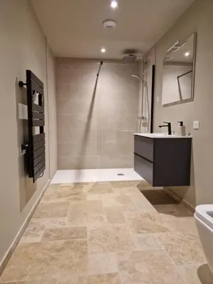 Salle de bains dans l'établissement La Maison du Peuch