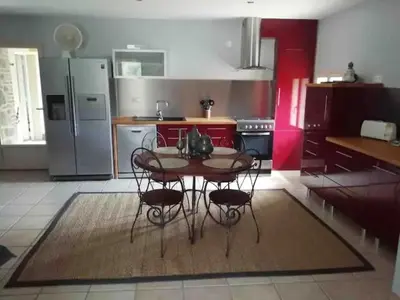 Cuisine ou kitchenette dans l'établissement Le Mont Gapier - La Bergerie - Vacances reposantes dans une authentique ferme - II