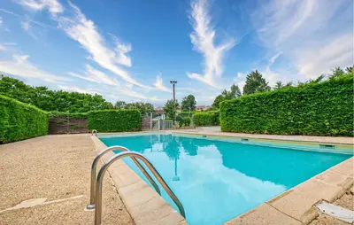Piscine de l'établissement Charmante Maison À La Campagne ou située à proximité